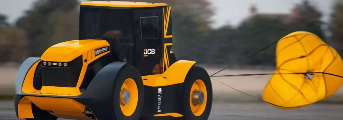 با JCB Fastrac Two آشنا شوید؛ سریع‌ترین تراکتور جهان! [تماشا کنید]