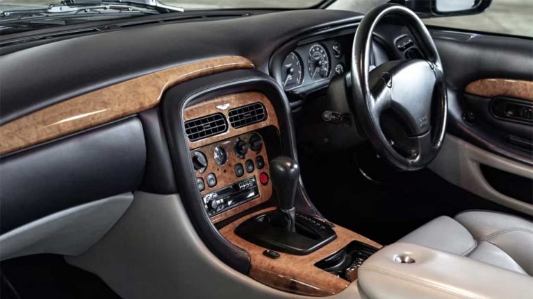 مقایسه آستونمارتین DB7 و بیامو 850Ci، کوپههای V12 لوکس 30 هزار دلاری!
