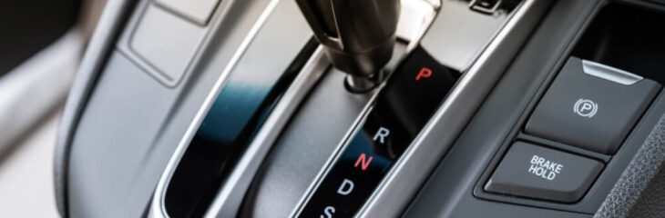 چگونه و چه زمانی از دنده خلاص (N) در خودروهای اتوماتیک استفاده کنیم؟