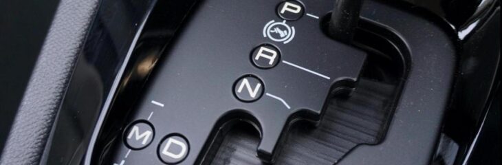 حالت دستی گیربکس اتوماتیک چگونه کار می‌کند و چه مزایایی دارد؟