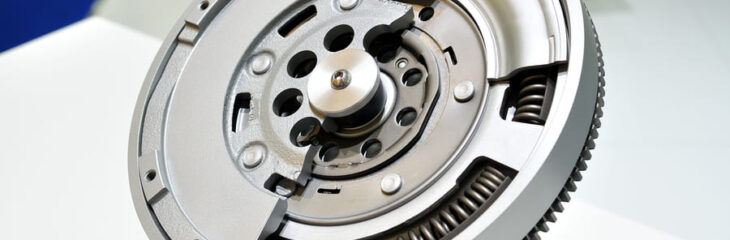 فلایویل چیست؟ وظایف، انواع و علائم خرابی فلایویل خودرو