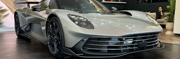 ملاقات نزدیک با آستون‌مارتین والهالا، سوپراسپرتی با تکنولوژی فرمول یک