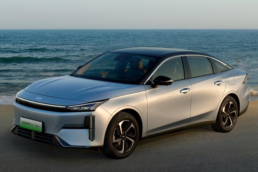 جیلی گلکسی L6 در ایران؛ مشخصات و قیمت وارداتی کرمان موتور