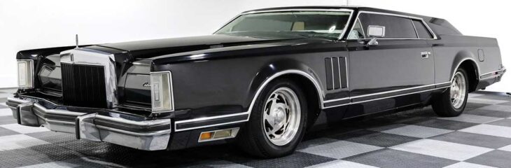 لینکلن مارک V مدل ۱۹۷۷، کوپه باشکوه با عجیب‌ترین طراحی سقف!