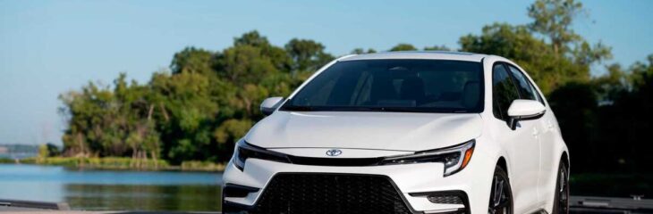 قدیمی ترین خودروهای در حال تولید دنیا: فسیل‌های زنده را بشناسید!