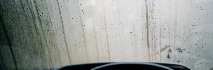 رفع بخار  شیشه جلو ماشین؛ بررسی دلایل و راهکارهای حل مشکل