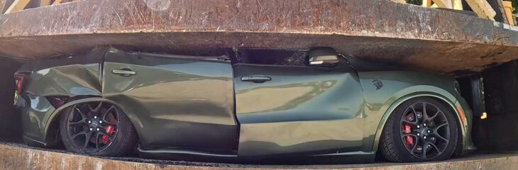 درس عبرت پلیس آمریکا به مسابقه‌دهندگان خیابانی با له کردن دوج دورانگو هلکت!