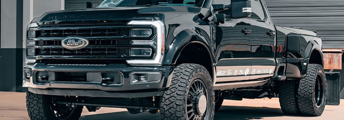 تبدیل فورد F-450 به هیولای سیاهپوش با تایرهای ۳۷ اینچ دوبل!