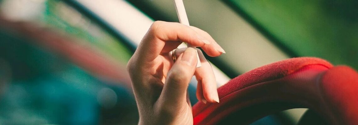 بوی سیگار در ماشین؛ راهکارهای تمیز کردن و رفع بو در کابین