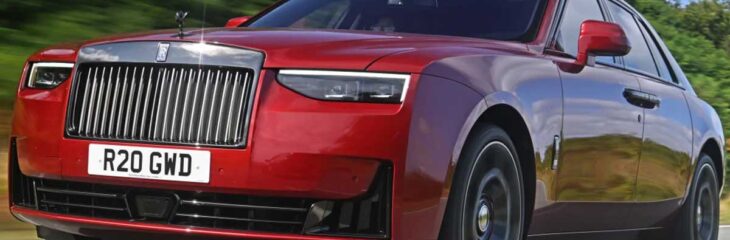 رانندگی با رولزرویس گوست بلک بج ۲۰۲۵، نهایت تجمل با چاشنی اسپرت