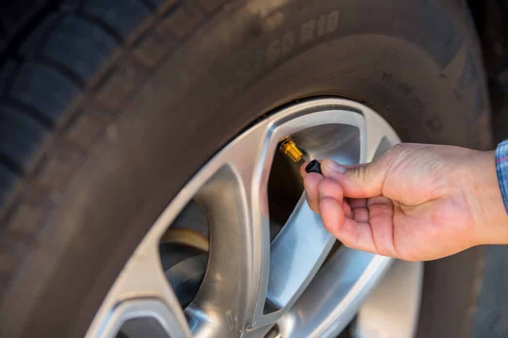 والف لاستیک خودرو چیست؟ معرفی انواع، کاربردها و علائم خرابی