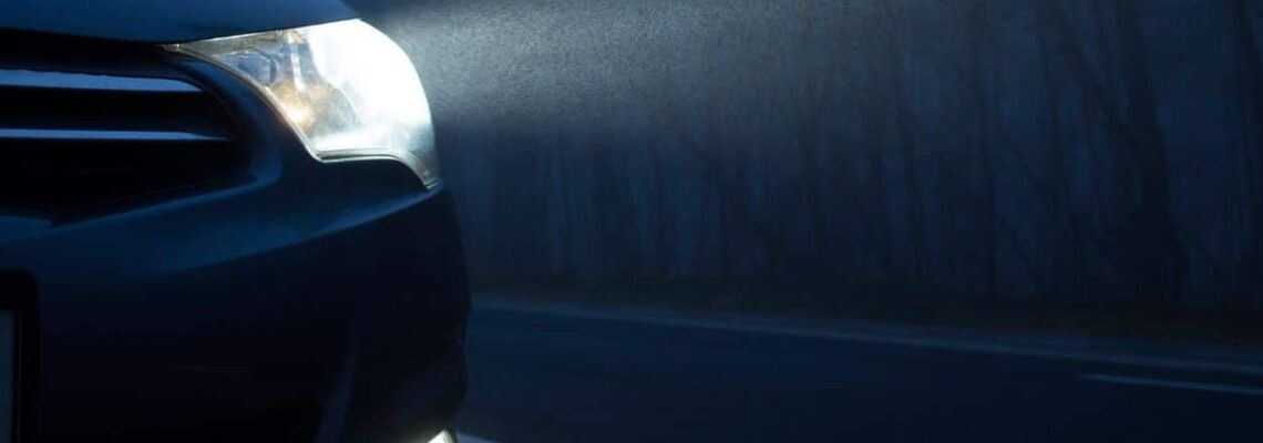 علل کم و زیاد شدن نور چراغ ماشین؛ بررسی مشکلات باتری، دینام و سیستم برق خودرو