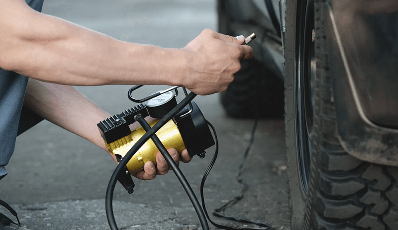 پمپ باد لاستیک خودرو چیست؟ راهنمای خرید، انواع، کاربردها و نکات نگهداری